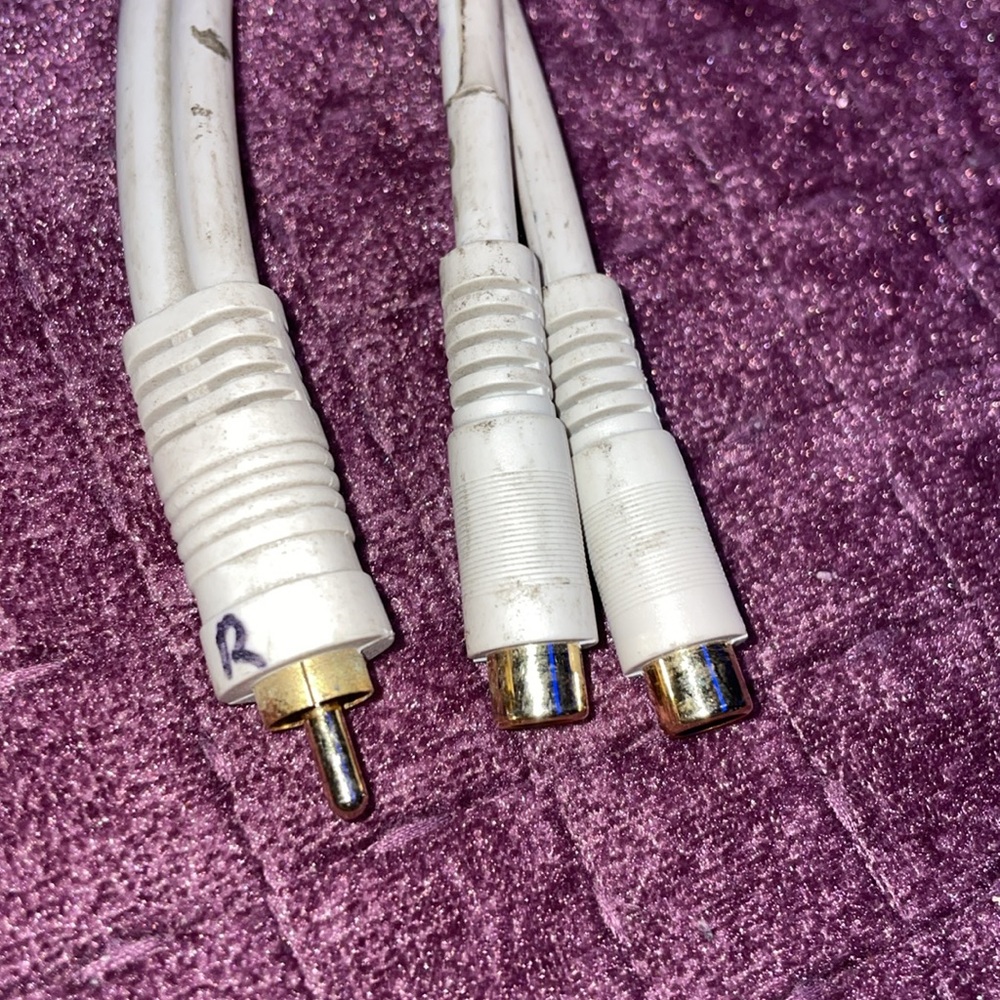 RCA Splitter jacks 1 in 2 out male to dual female 2 sets looks used